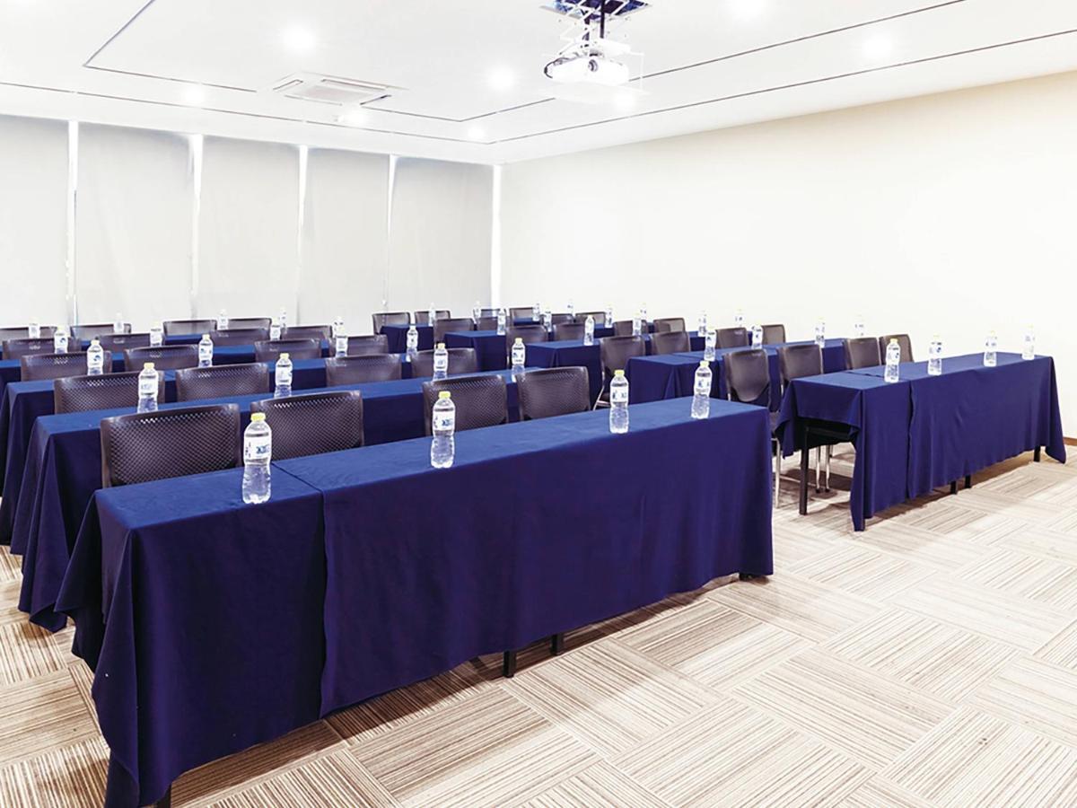 Holiday Inn Express - Jinan Exhibition Center, An Ihg Hotel Buitenkant foto